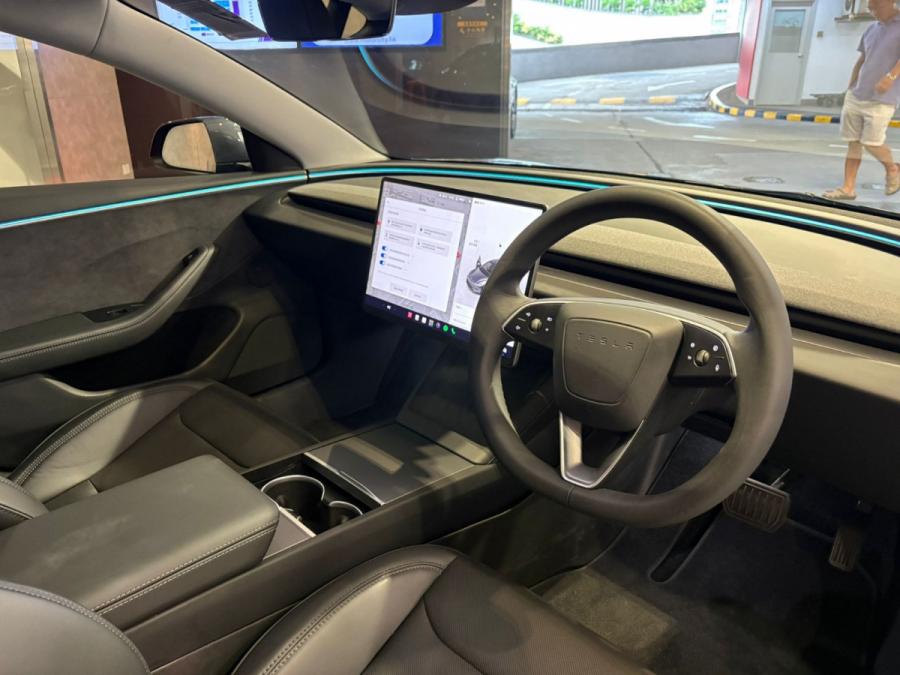 Model 3 Long Range AWD - Image 3